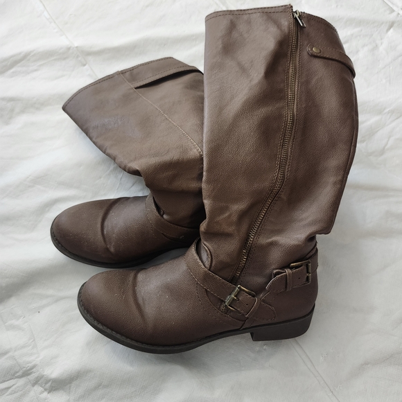 Brown Women's Boots - Picture 2 of 8